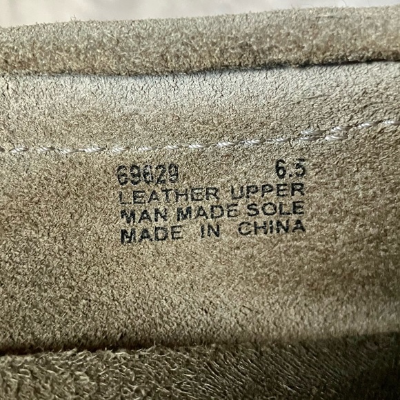 Genuine Leather Minnetonka moccasin flats in grey and yellow suede, rubber sole. - Picture 9 of 9